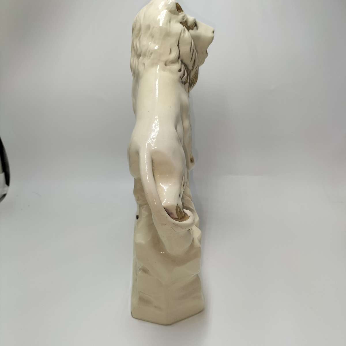 Large Vintage Porcelain Lion Clock (NOT TESTED)!!!!