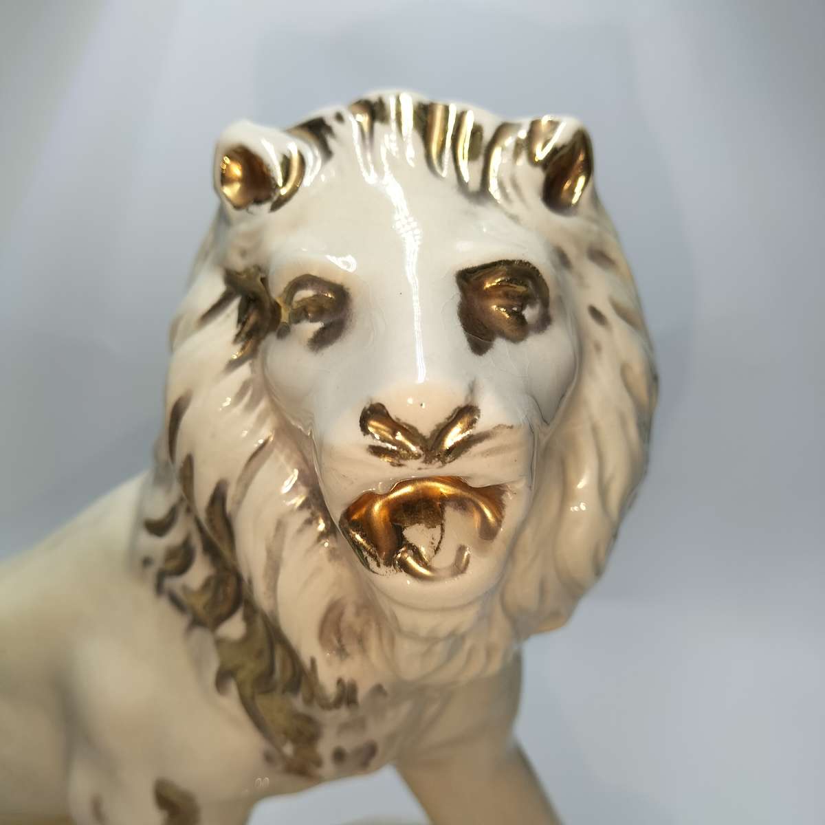 Large Vintage Porcelain Lion Clock (NOT TESTED)!!!!