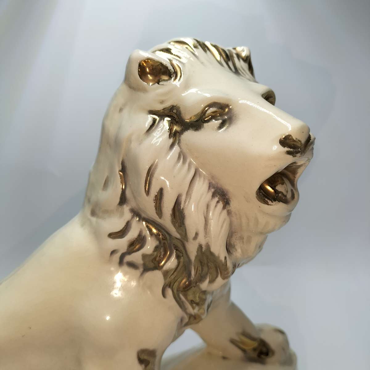 Large Vintage Porcelain Lion Clock (NOT TESTED)!!!!