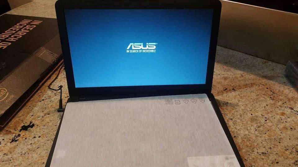 ASUS X543UA Notebook - Core i5-8250U, 15.6` HD, 4GB RAM, 1TB HDD