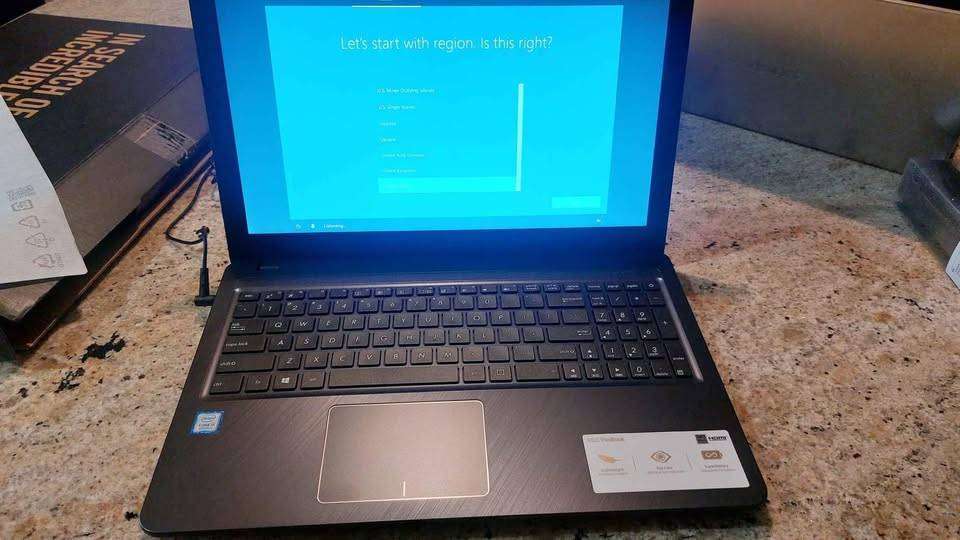 ASUS X543UA Notebook - Core i5-8250U, 15.6` HD, 4GB RAM, 1TB HDD