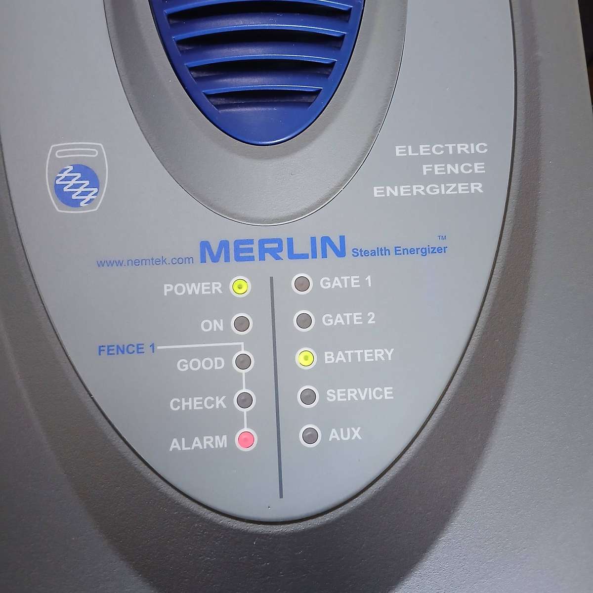 Nemtek Merlin M18S electric fence energizer ( alarm light stays on )