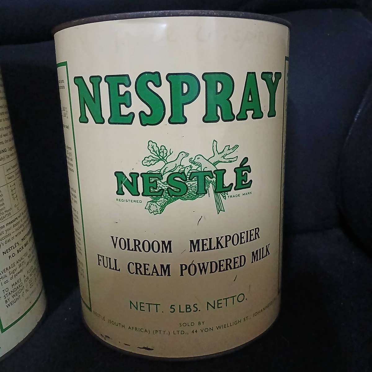 Vintage Nespray Nesle Melkpoeier / Powdered Milk Tins