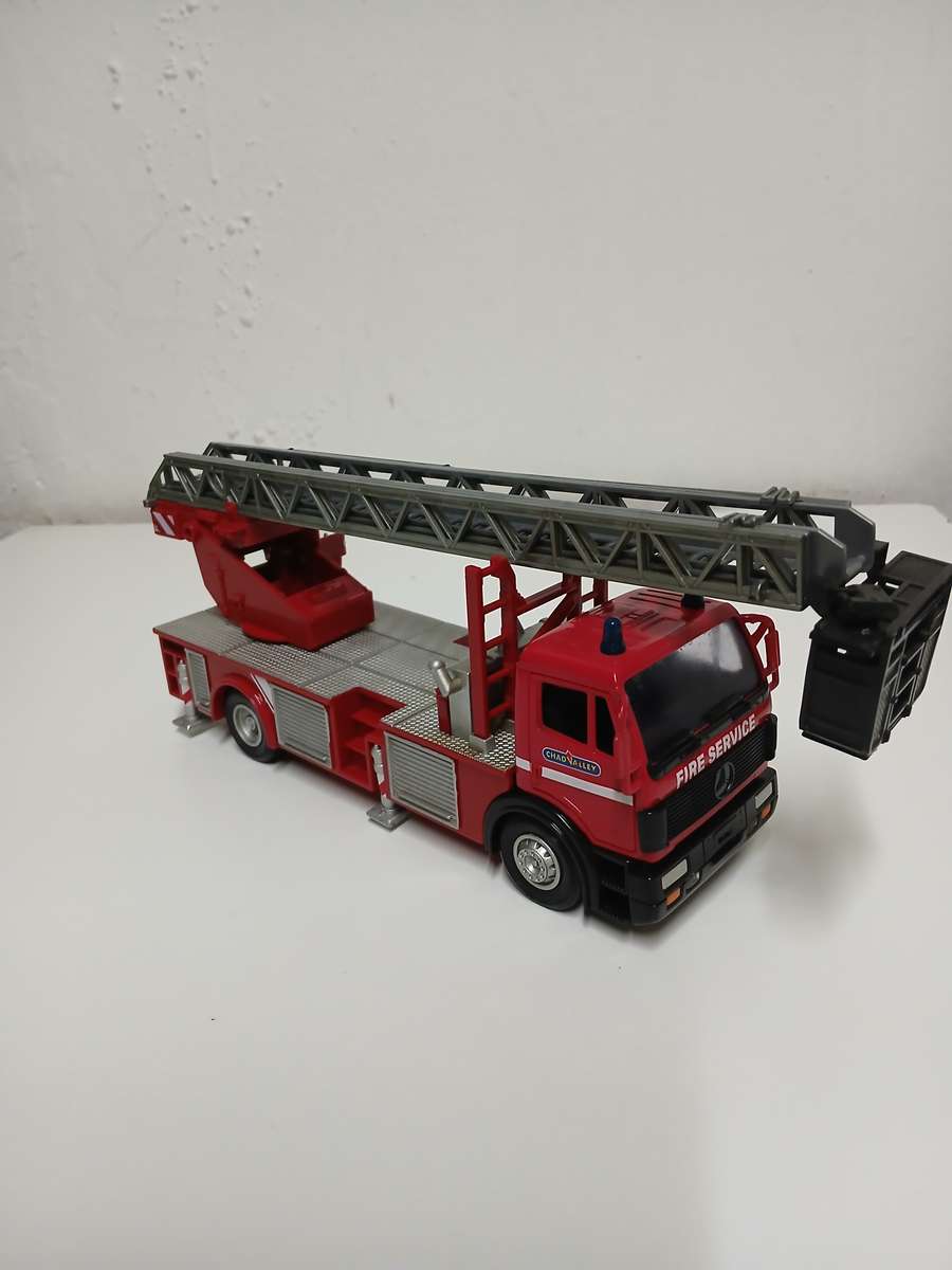 CHAD VALLEY  - MERCEDES-BENZ FIRE ENGINE