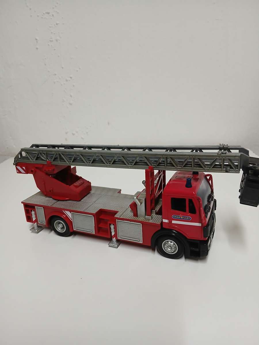 CHAD VALLEY  - MERCEDES-BENZ FIRE ENGINE