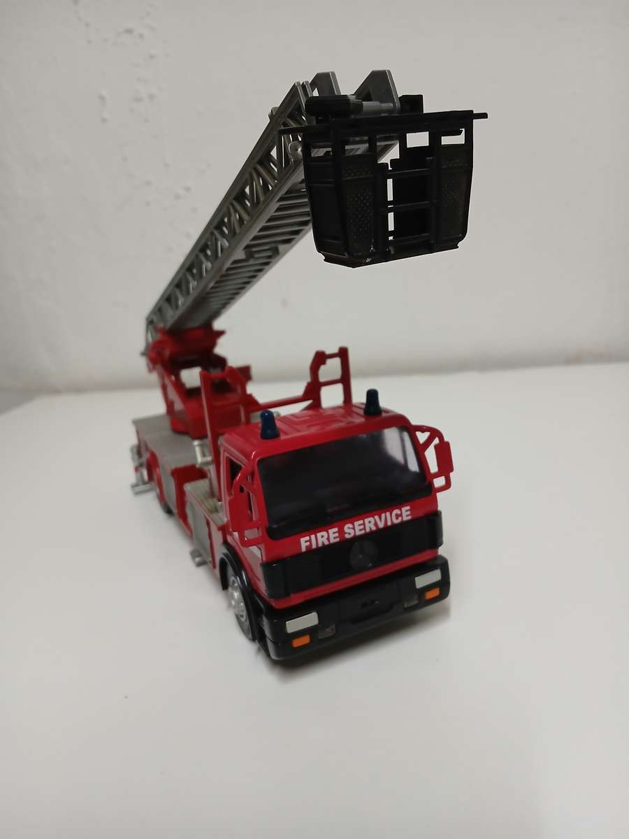CHAD VALLEY  - MERCEDES-BENZ FIRE ENGINE
