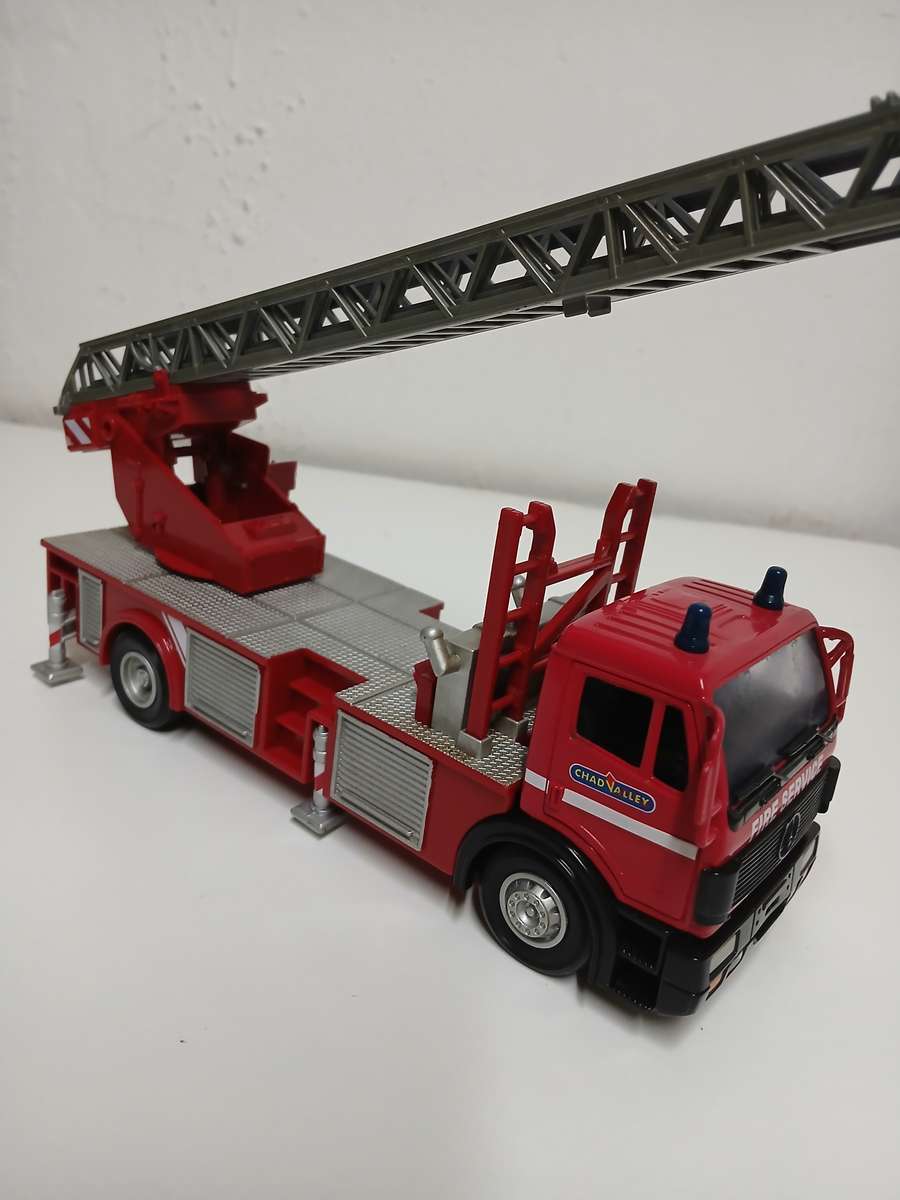 CHAD VALLEY  - MERCEDES-BENZ FIRE ENGINE