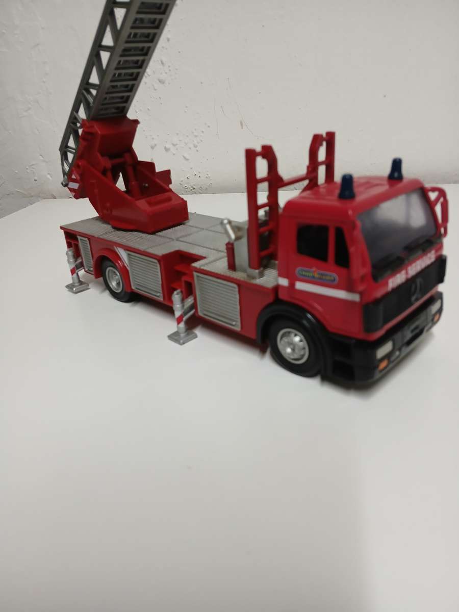 CHAD VALLEY  - MERCEDES-BENZ FIRE ENGINE