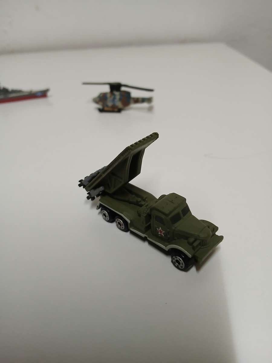 Military Micro Machines & model tank