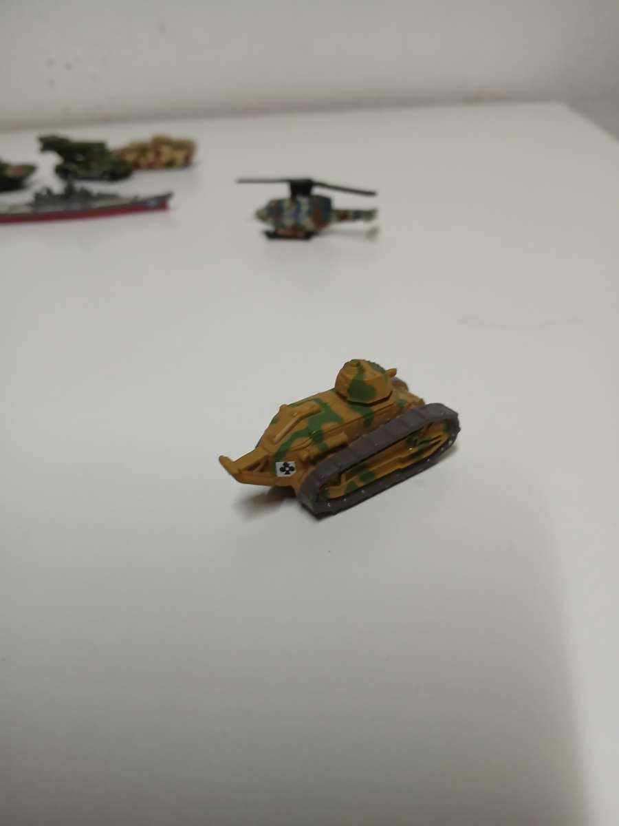 Military Micro Machines & model tank