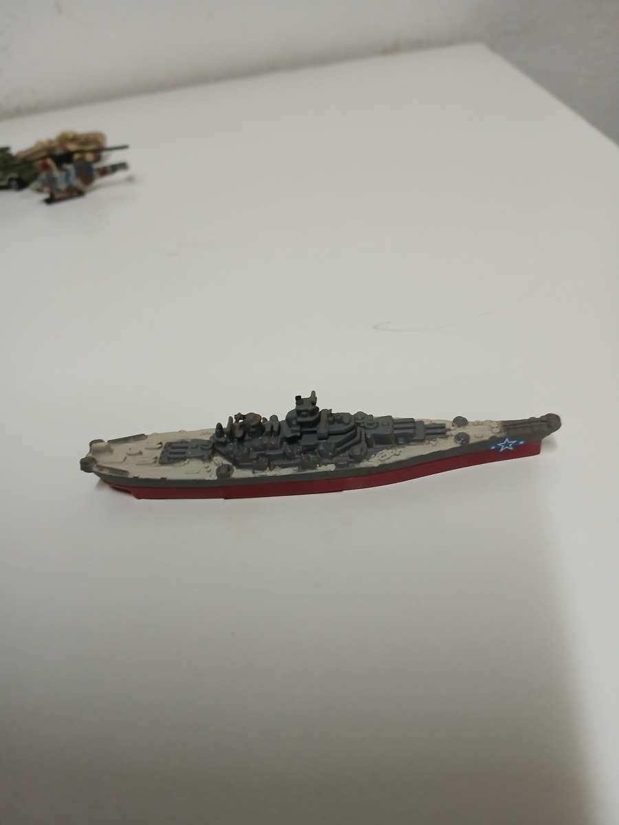 Military Micro Machines & model tank