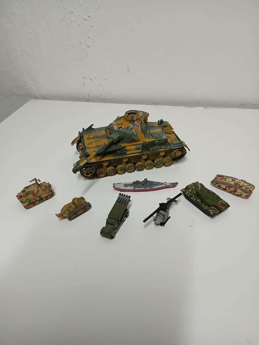 Military Micro Machines & model tank