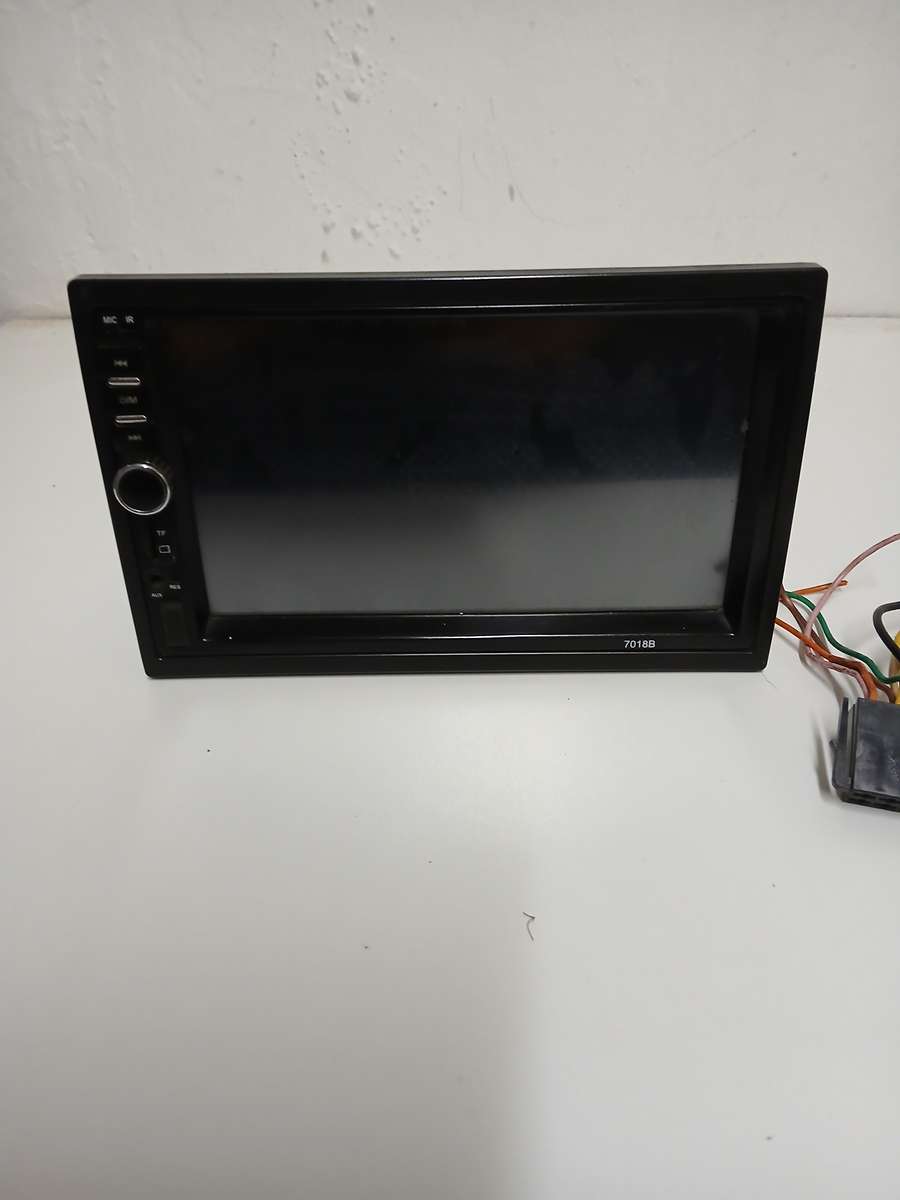 7" Touch Screen Car MP3/MP4 Player. Bluetooth, FM, SD, USB, AUX.& reverse camera