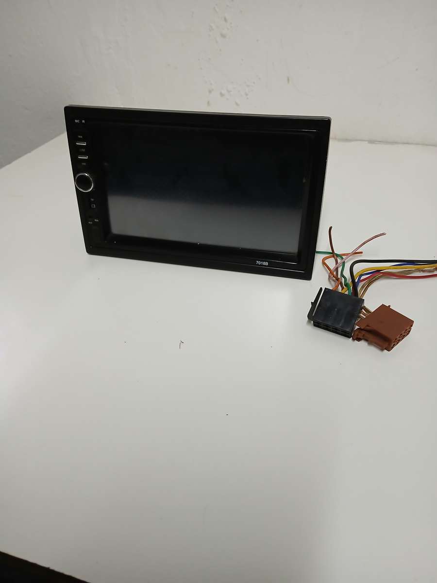 7" Touch Screen Car MP3/MP4 Player. Bluetooth, FM, SD, USB, AUX.& reverse camera