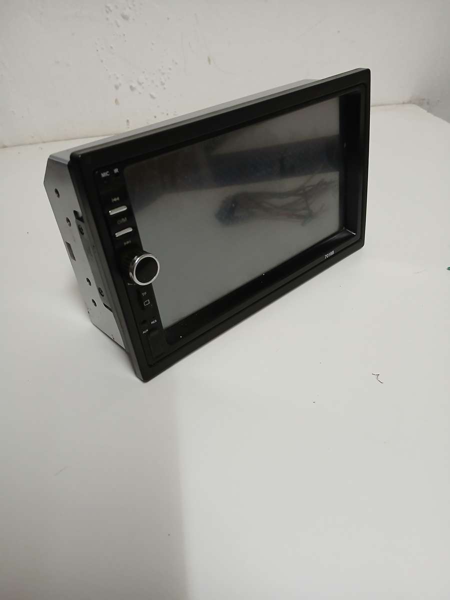 7" Touch Screen Car MP3/MP4 Player. Bluetooth, FM, SD, USB, AUX.& reverse camera