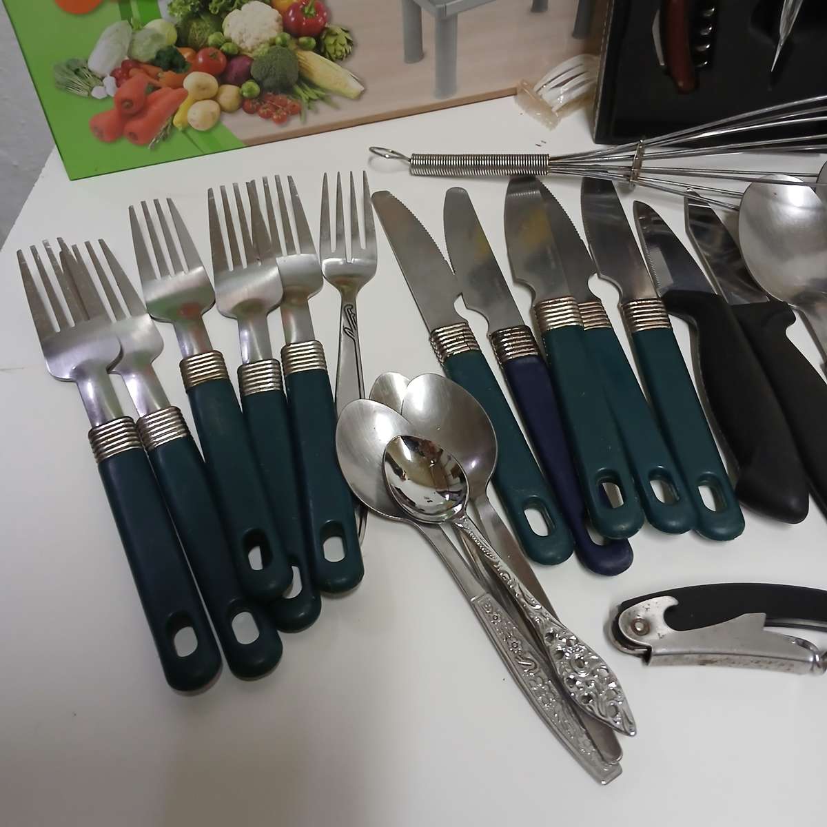 Kitchen items & 25 PAPER SHOPPER BAGS