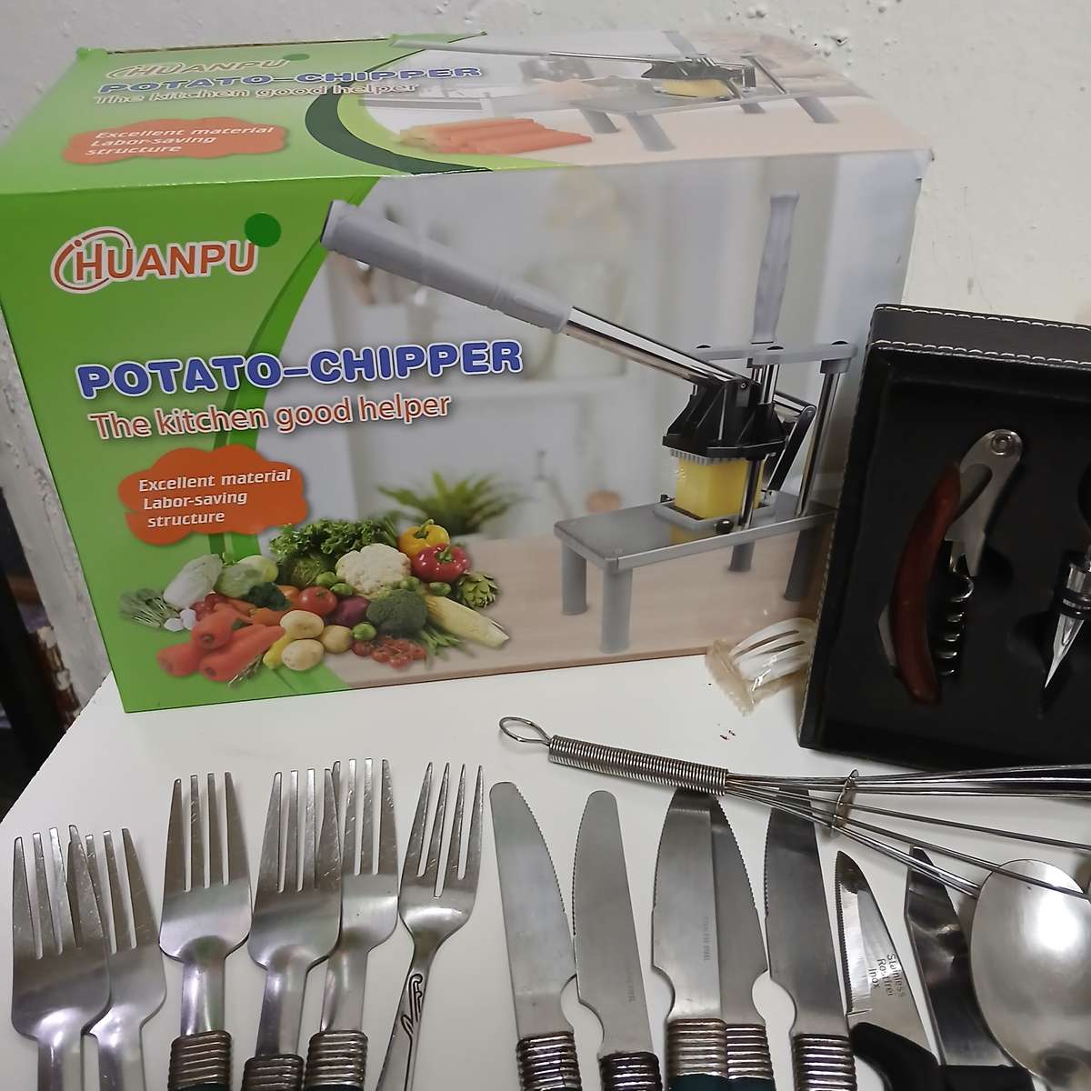 Kitchen items & 25 PAPER SHOPPER BAGS