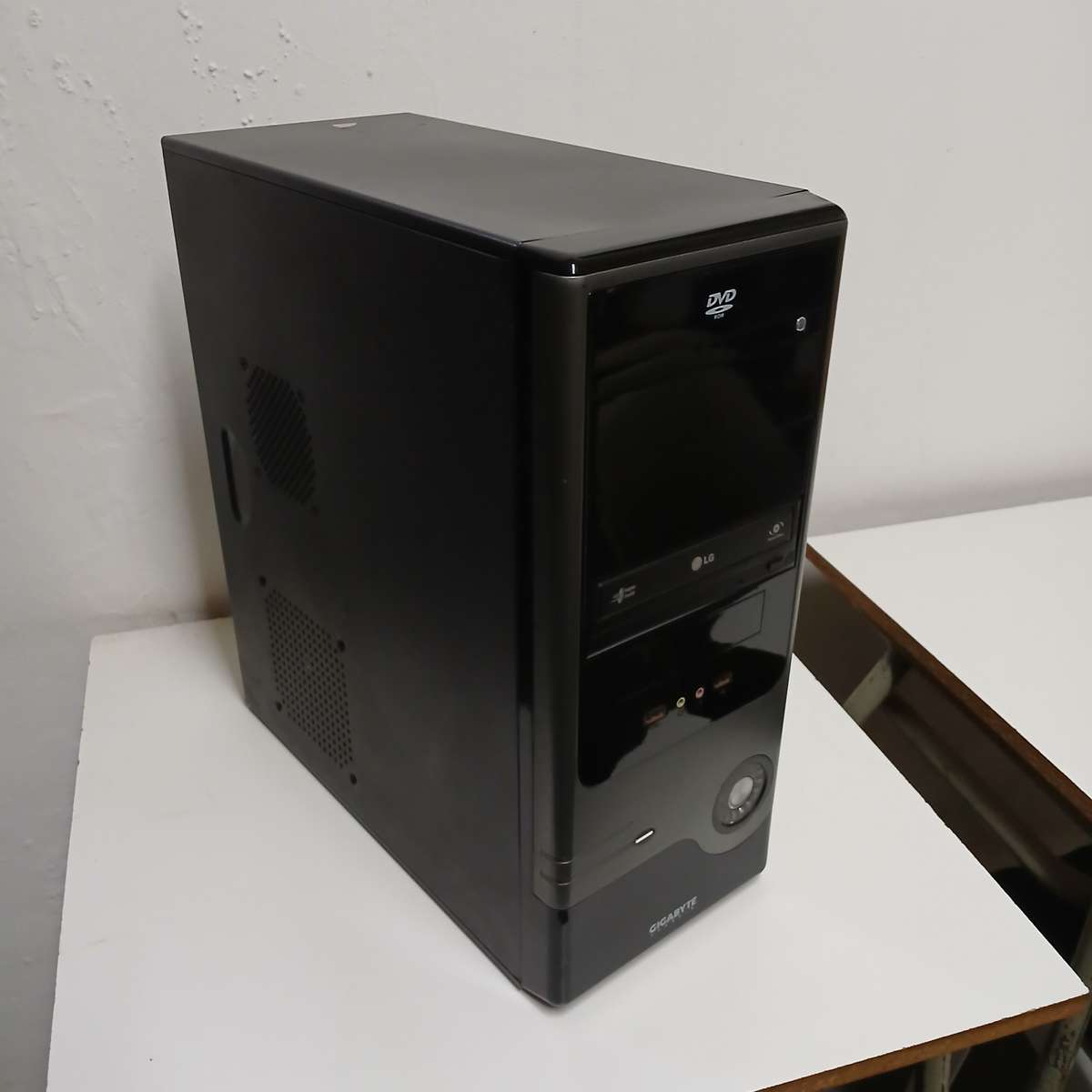 Gigabyte GZ-P1 Mini Tower Chassis