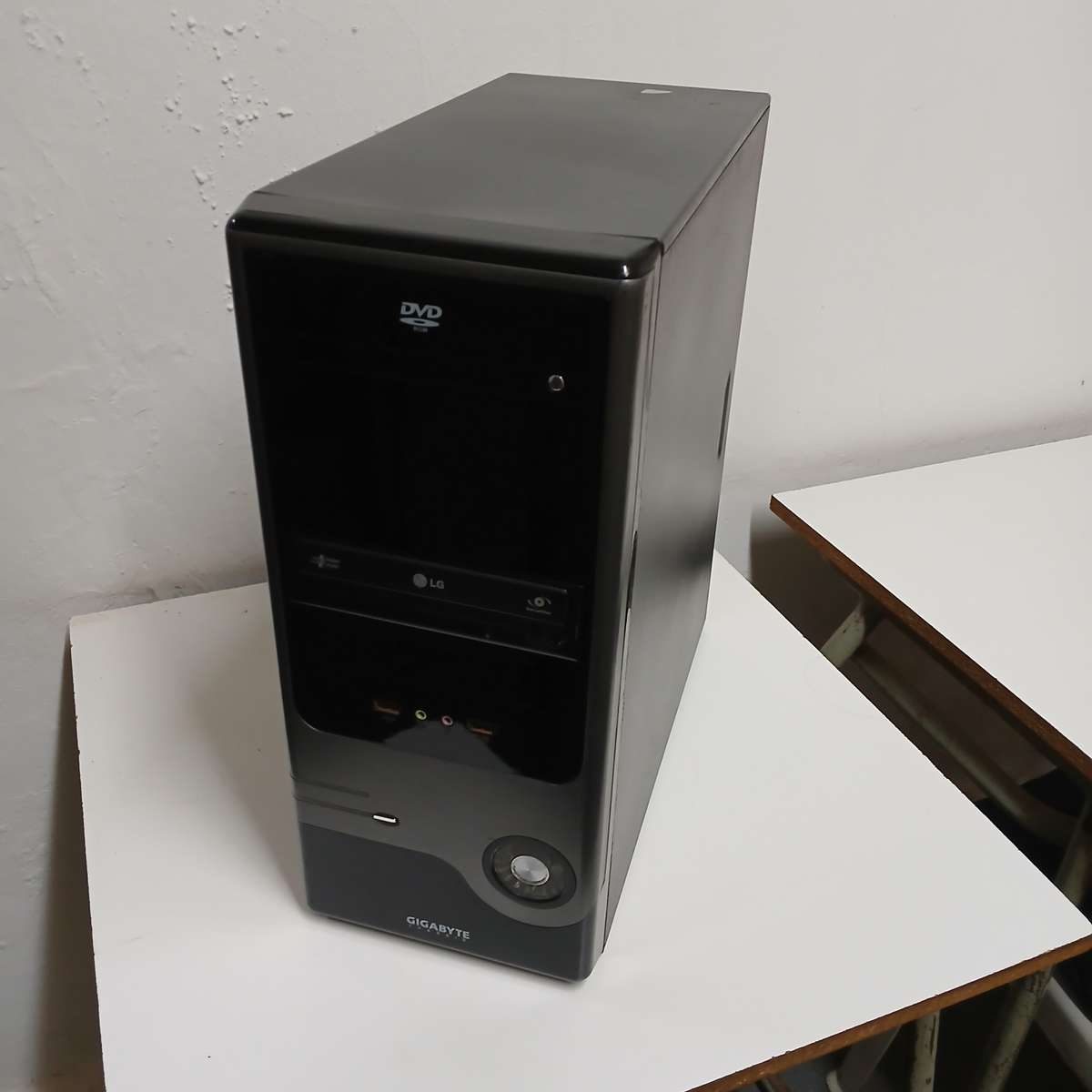 Gigabyte GZ-P1 Mini Tower Chassis