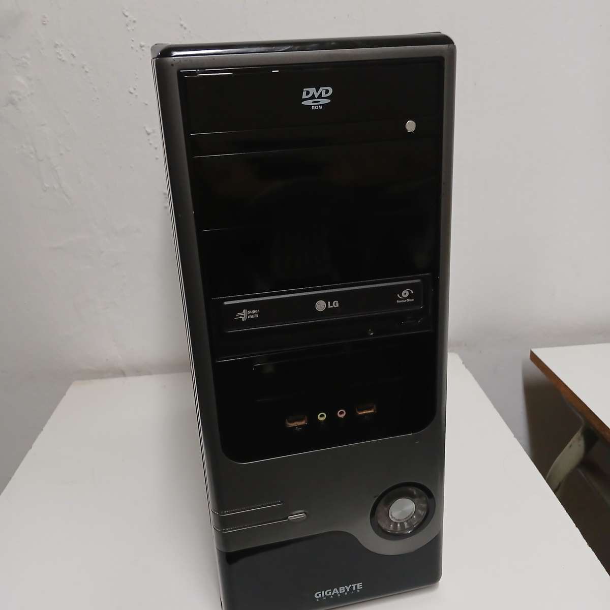 Gigabyte GZ-P1 Mini Tower Chassis