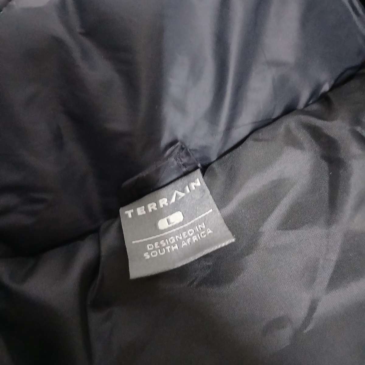 2 brand new large mens puffer jackets