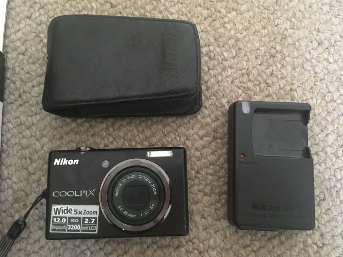 Nikon Coolpix S570 - 12MP - 5x Optical Zoom - Digital Camera