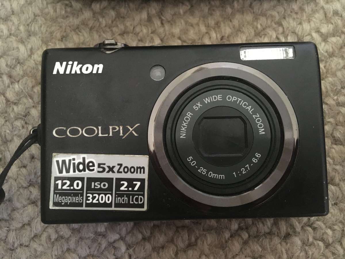 Nikon Coolpix S570 - 12MP - 5x Optical Zoom - Digital Camera
