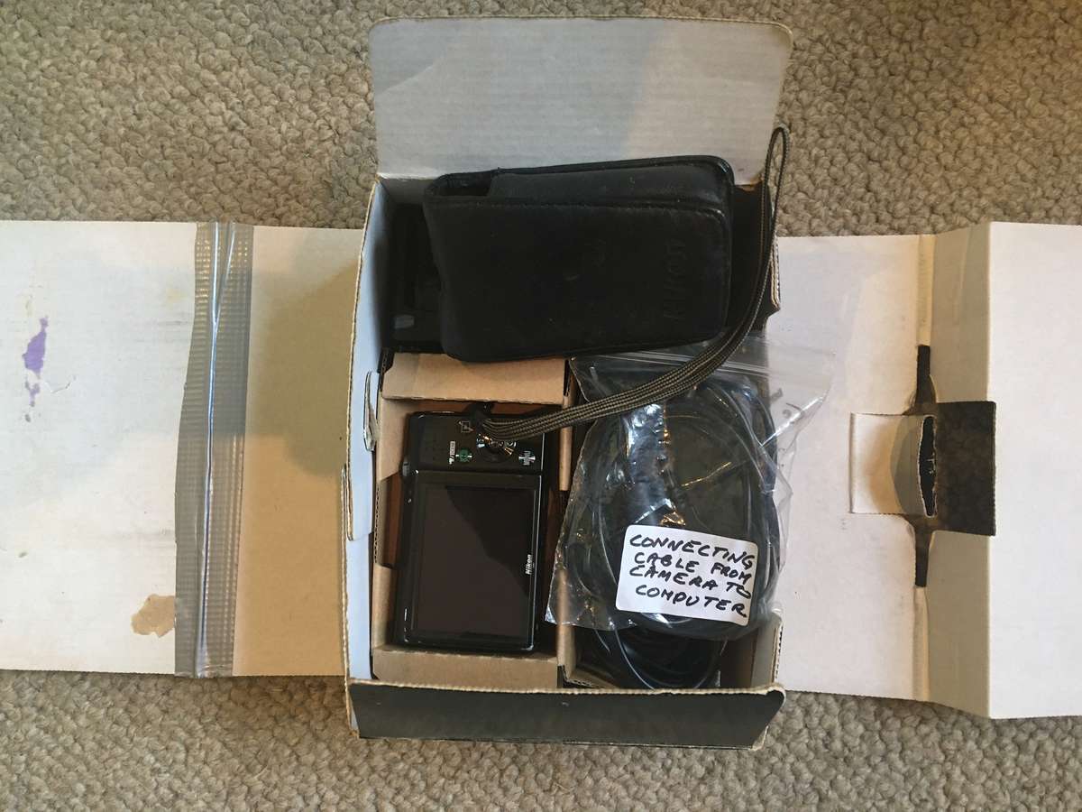 Nikon Coolpix S570 - 12MP - 5x Optical Zoom - Digital Camera