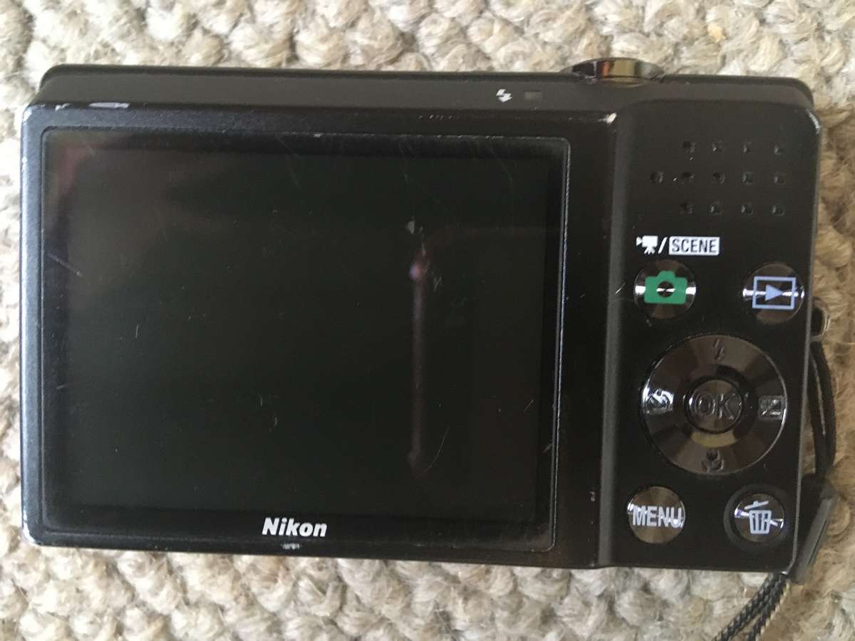 Nikon Coolpix S570 - 12MP - 5x Optical Zoom - Digital Camera