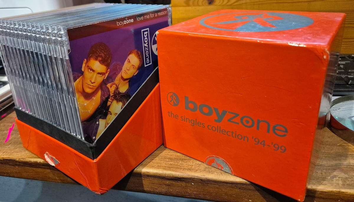 Boyzone - The Singles Collection '94-'99 16-CD Singles in Box