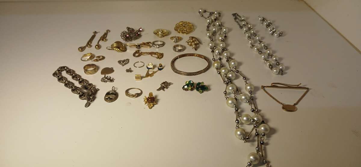 Joblot old jewelery