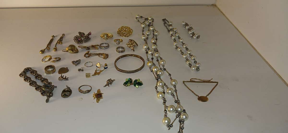 Joblot old jewelery