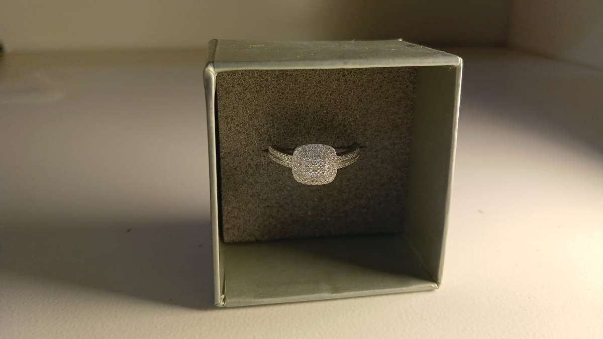 .925 ladies engagement ring