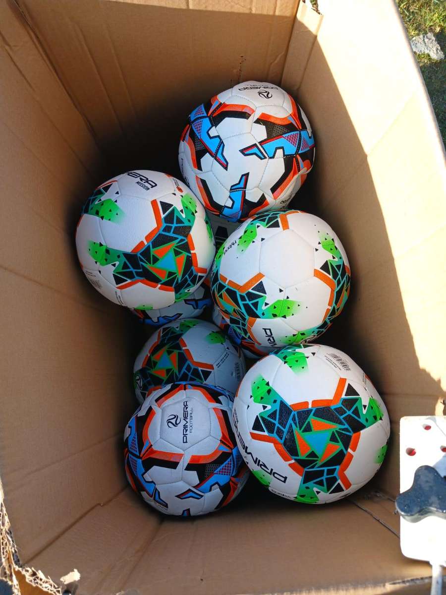 10 x soccer balls