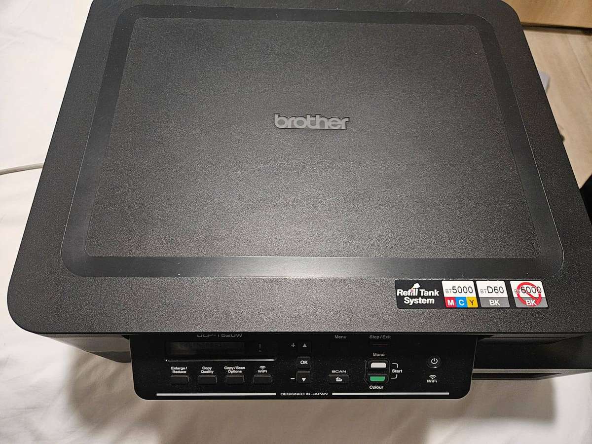 Printer Brother DCP-T520W  - Comes with some ink also