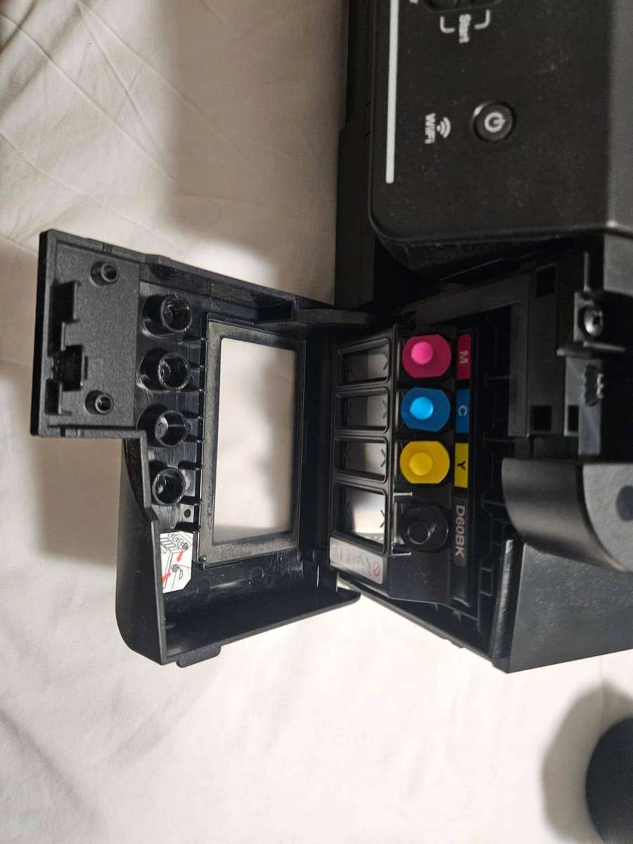Printer Brother DCP-T520W  - Comes with some ink also