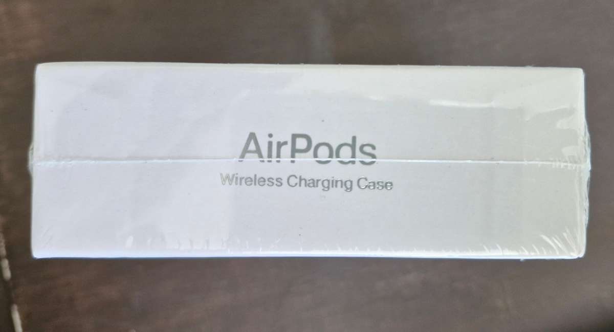 AirPods Wireless Charging Case (2nd Gen)