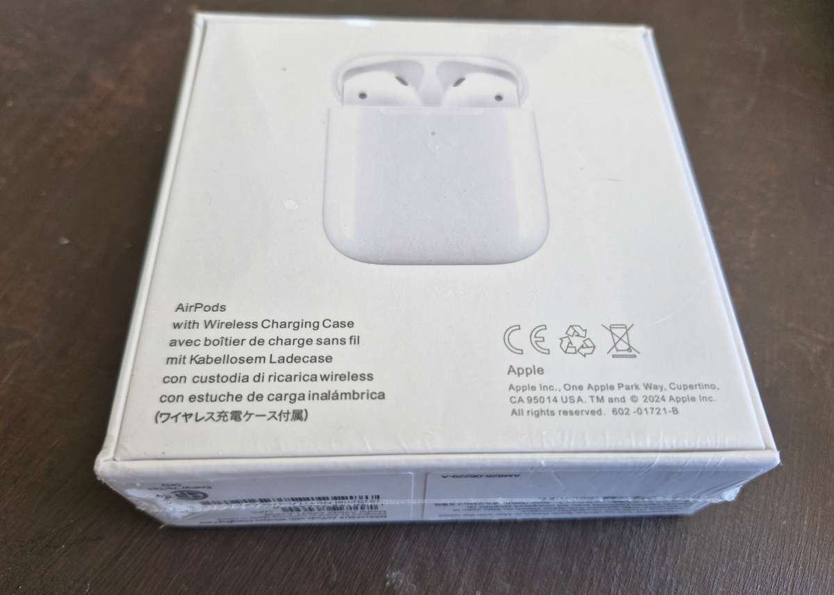 AirPods Wireless Charging Case (2nd Gen)