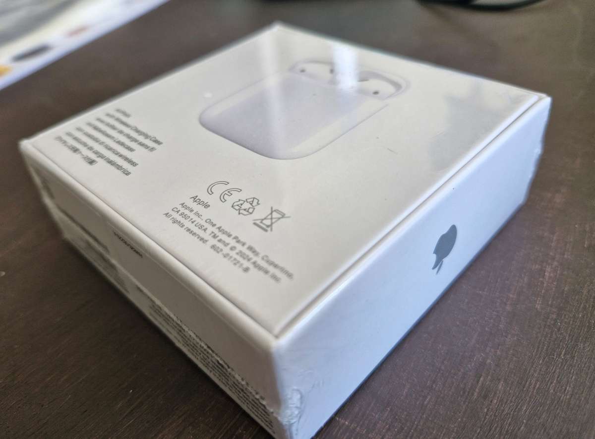 AirPods Wireless Charging Case (2nd Gen)