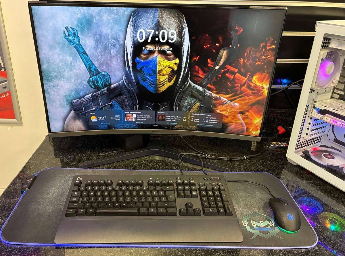 Gaming Desktop With 32 Inch Samsung Curved Monitor