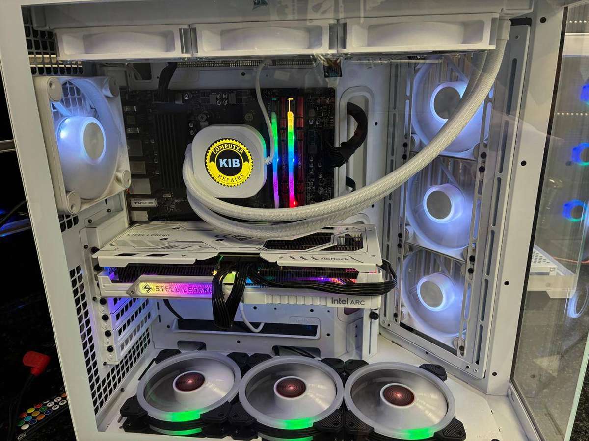 Gaming Desktop With 32 Inch Samsung Curved Monitor