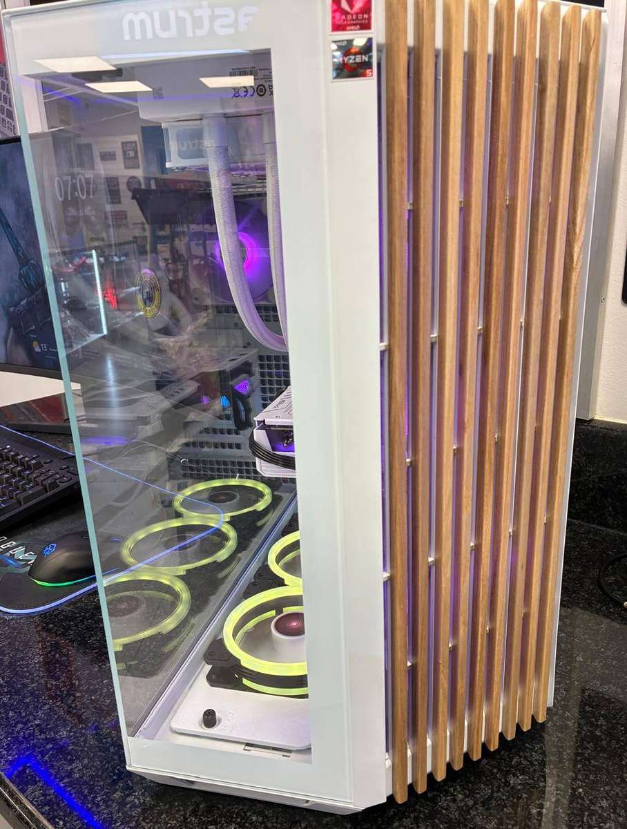 Gaming Desktop With 32 Inch Samsung Curved Monitor