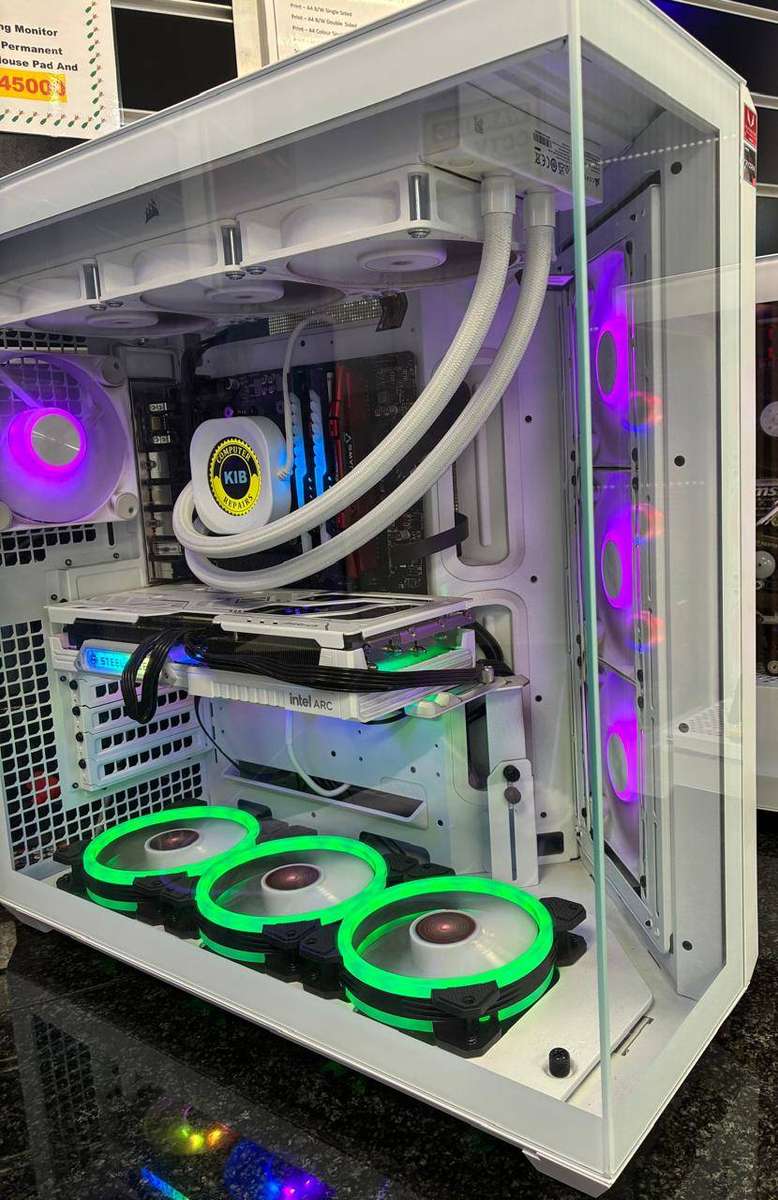 Gaming Desktop With 32 Inch Samsung Curved Monitor