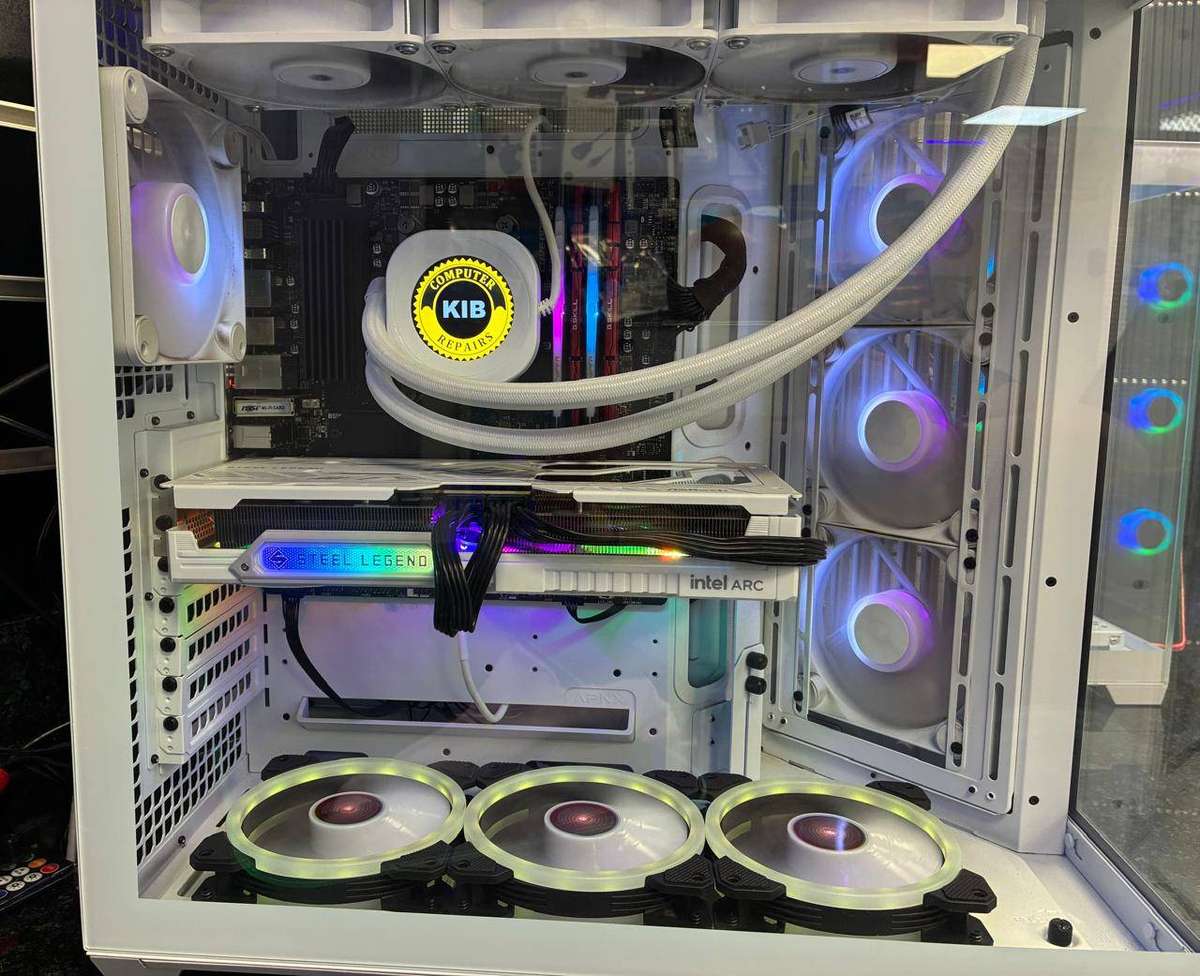 Gaming Desktop With 32 Inch Samsung Curved Monitor
