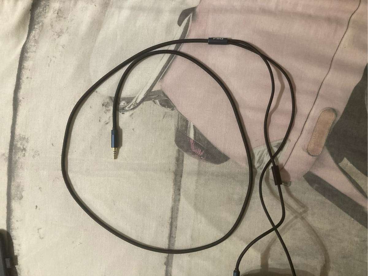 Fiio JT1 Over Ear Closed Back Headphones