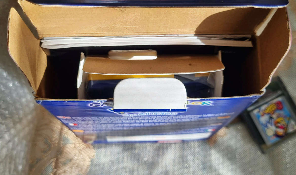 Nintendo Game Boy Color (RARE) Pokemon Special Edition