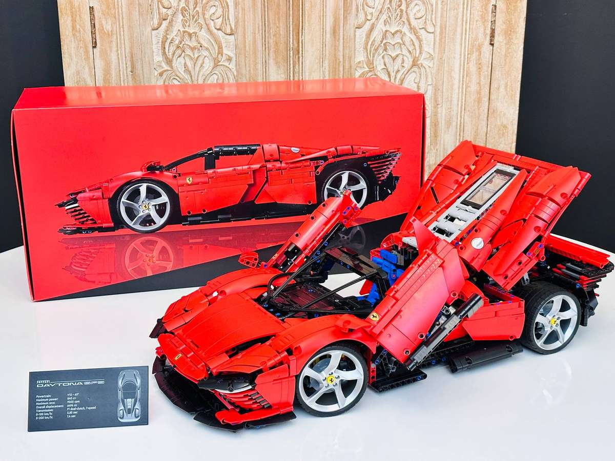 Lego Retired Ferrari Daytona SP3 1:8 Technic Large Collectable Model with Original Box 3778Pcs
