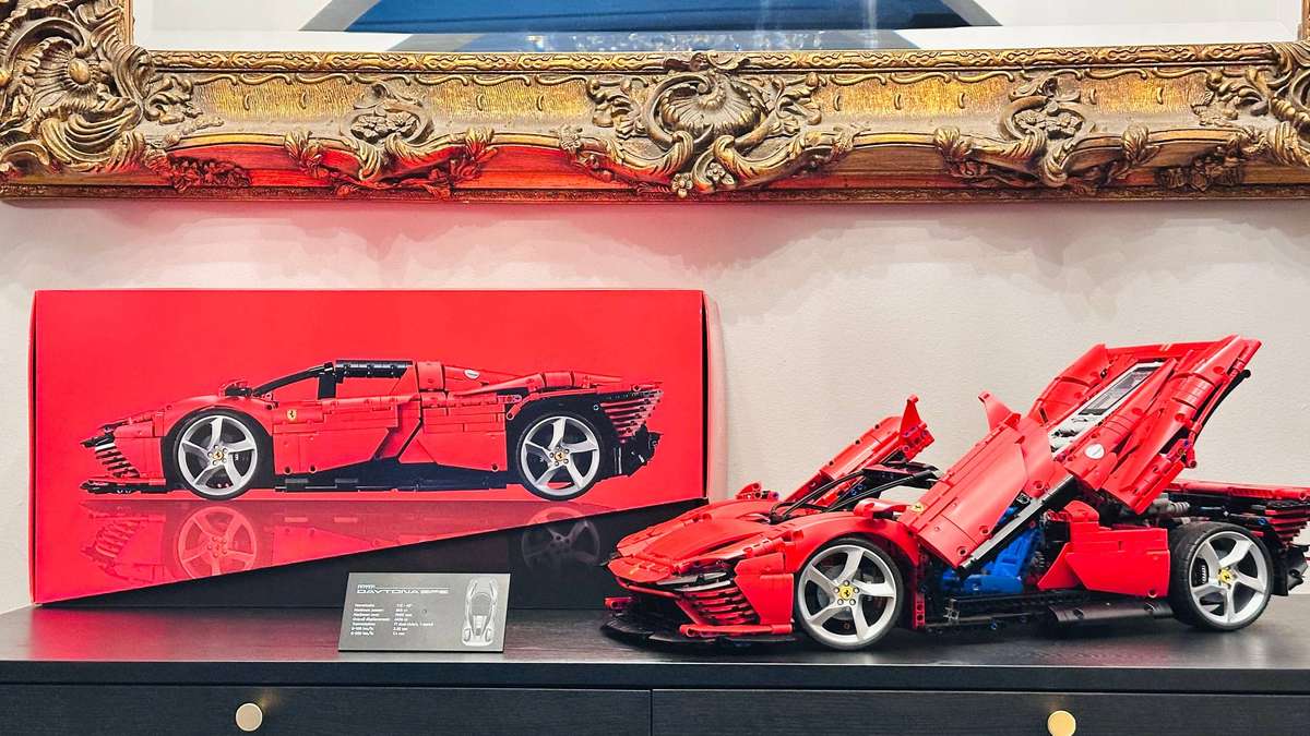 Lego Retired Ferrari Daytona SP3 1:8 Technic Large Collectable Model with Original Box 3778Pcs