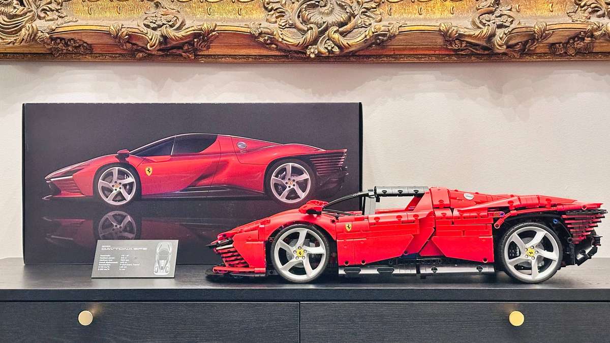 Lego Retired Ferrari Daytona SP3 1:8 Technic Large Collectable Model with Original Box 3778Pcs