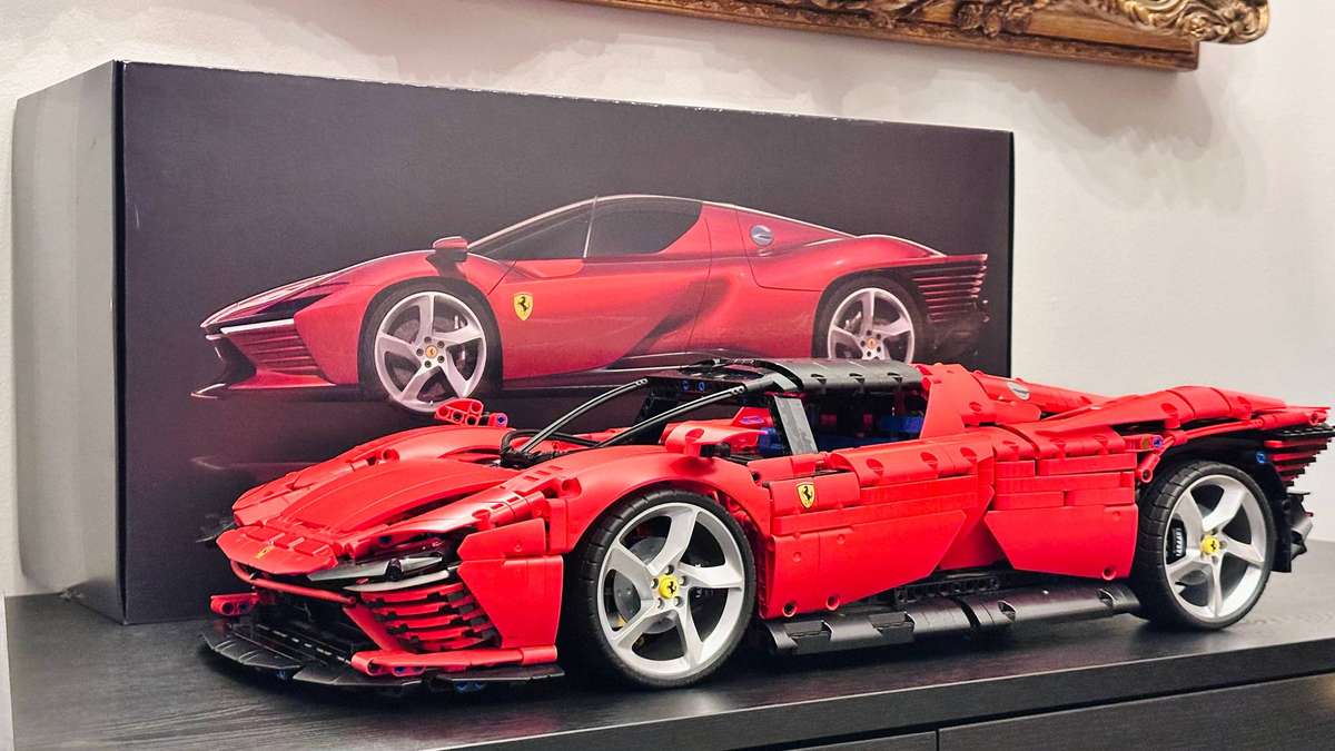 Lego Retired Ferrari Daytona SP3 1:8 Technic Large Collectable Model with Original Box 3778Pcs